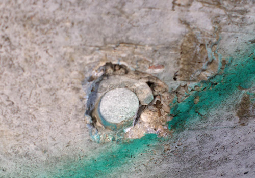 Betonwand mit asbesthaltiger Hülse (Mauerstärke)